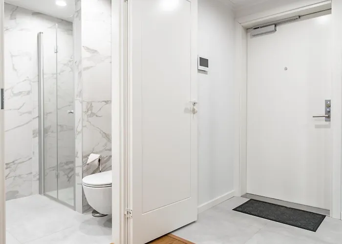 Stylish With Balcony And Parking